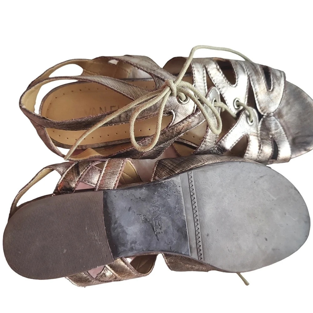Vaneli Metallic Gladiator Sandals EUC ❤️ - Picture 10 of 13